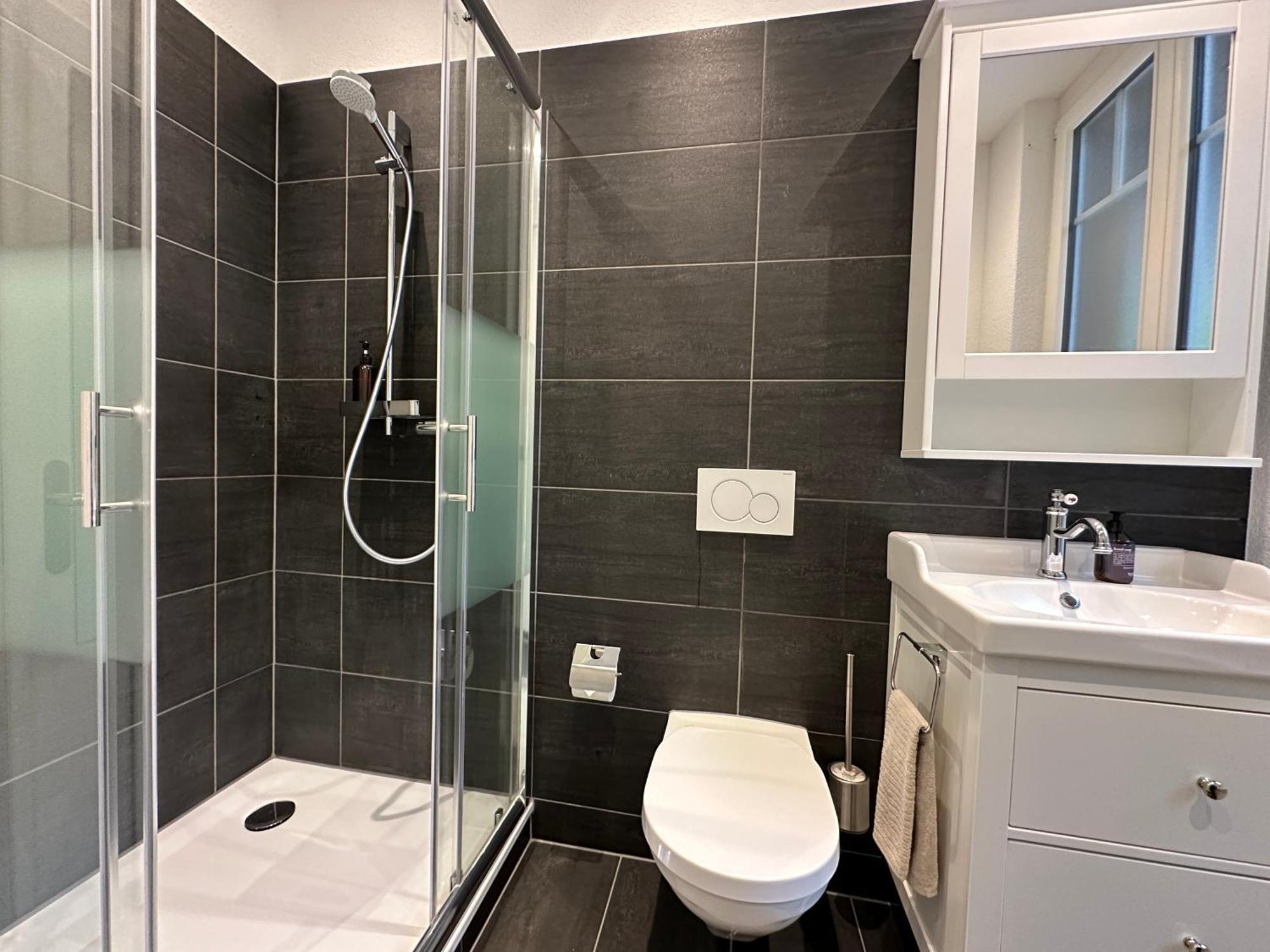 Boutique Niesenblick - Direkt Am Thunersee Gelegen Mit Self Check In & Digitaler Rezeption Hotel 2*