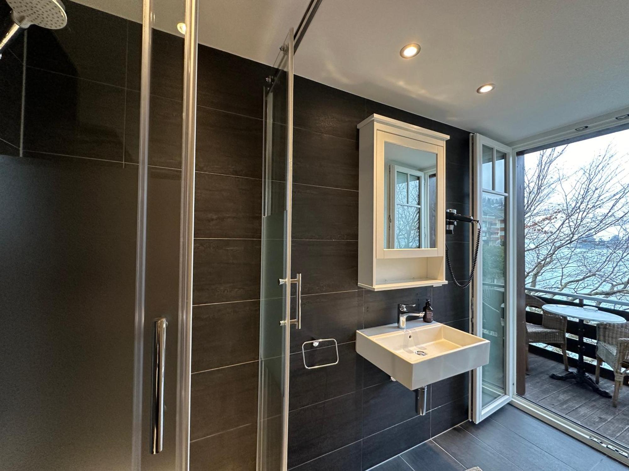 Boutique Niesenblick - Direkt Am Thunersee Gelegen Mit Self Check In & Digitaler Rezeption