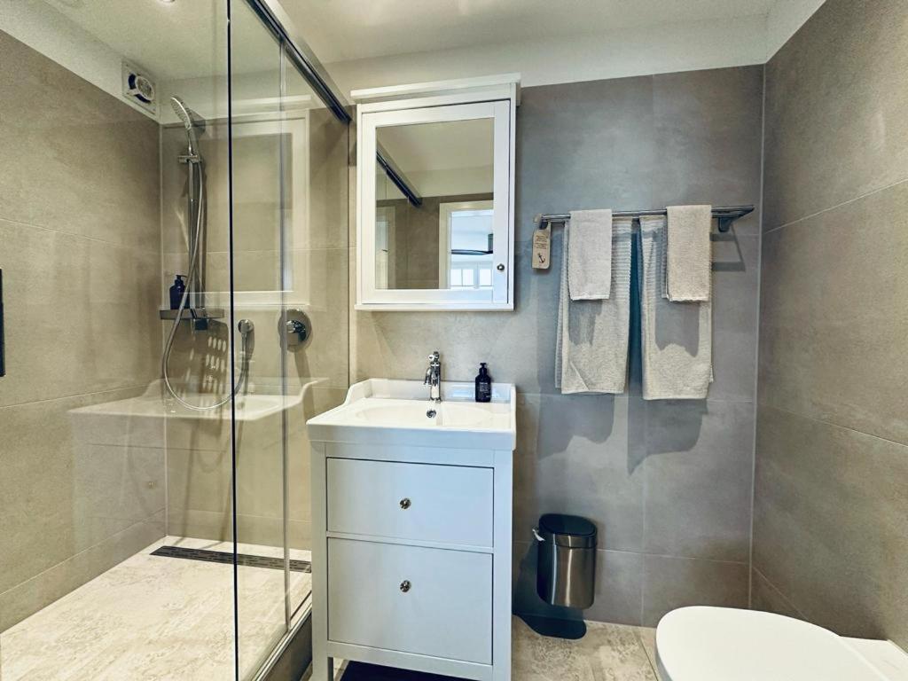 Boutique Niesenblick - Direkt Am Thunersee Gelegen Mit Self Check In & Digitaler Rezeption 2* Oberhofen